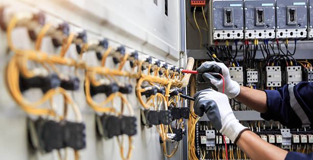 Professional Electrician technician working in Kinder, LA